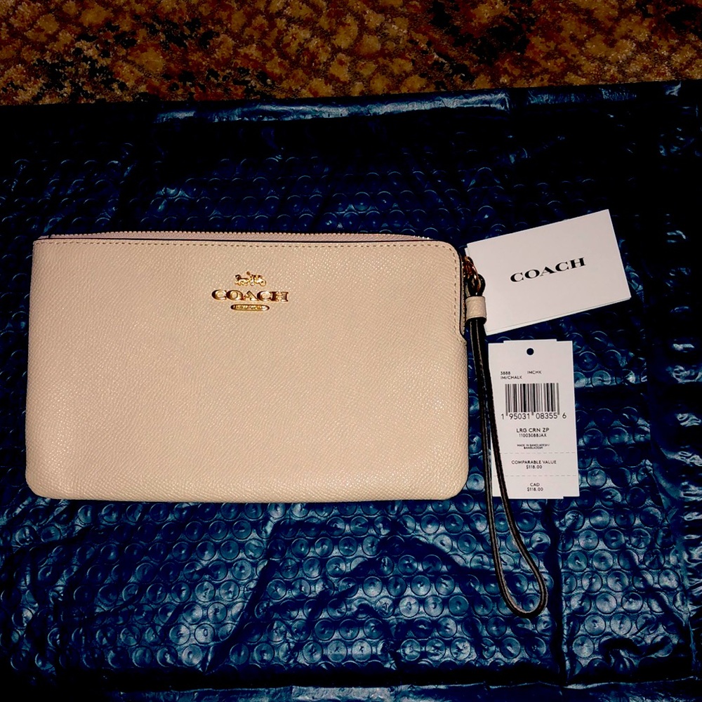 Brand new wristlet with tags